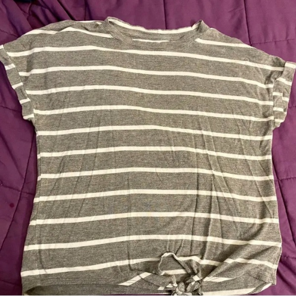 Rumi & Ryder Striped Tie Front Short Sleeve Top 8/10